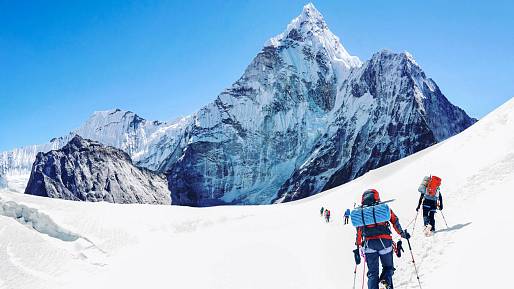 Je to můj Everest: Podle horolezecké ikony kyslík devalvuje výstupy a jeho použití vede k tragédiím