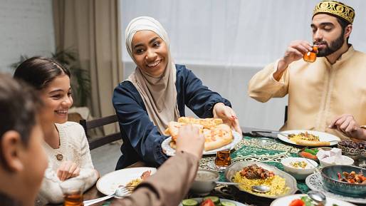 Čekání na tmu a poté na záchvat: Co jedí muslimové po celodenním půstu během ramadánu