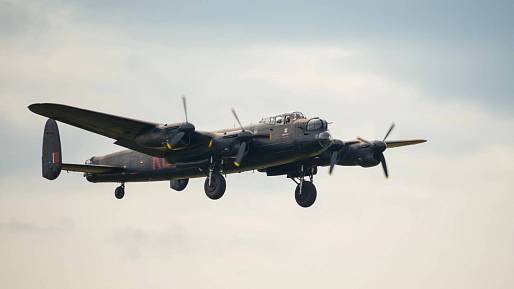 Noci nad Německem: Příběh bombardéru Lancaster