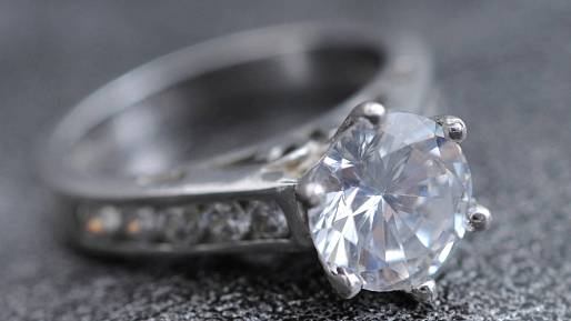 Nejvyhledávanější zásnubní prsten vlastní kontroverzní královská rodina
