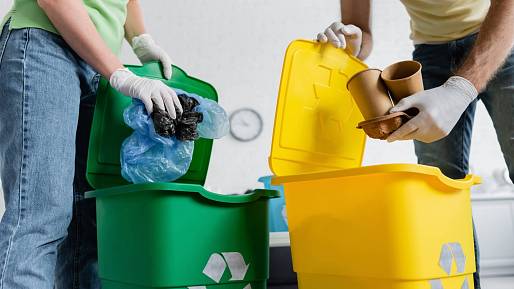 RECYKLACE POD PALBOU: 4 typy obalů, které nemají v kontejneru co dělat, i když si to všichni myslí
