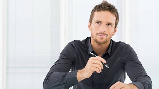 Lidé kolem 25 podceňují budoucnost. Přitom mezi 28. a 32. rokem se rozhoduje o celém životě