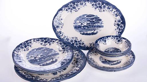 Babiččin obyčejný porcelán dnes stojí jako nový byt. Podívejte se do skříněk