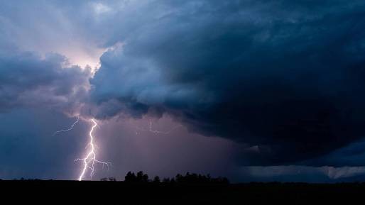 Meteorologové varují: Slunečné počasí v nedohlednu. Příští týden přinese ještě více bouřek