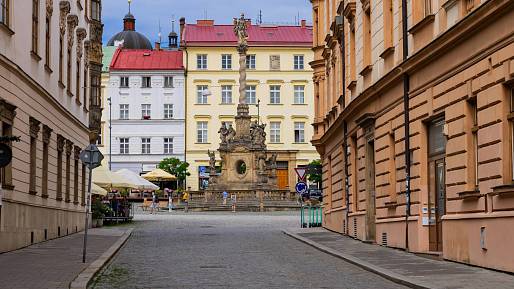 Důchodci, neplaťte. Od dubna jezdíte zdarma. Stačí občanka