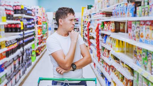 Češi si stěžují na drahé supermarkety. Ceny rostou a slevy jsou jen iluze
