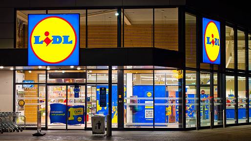 Lidl prudce zlevnil stovky produktů. Co na to Češi?