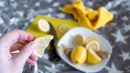 Myslíte si, že je to blbost? Pak si zkuste dát citron pod postel a počkejte