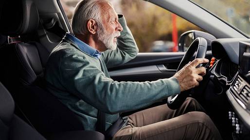 V této zemi důchodci nesmí za volant. Padne vám tento věk a máte utrum