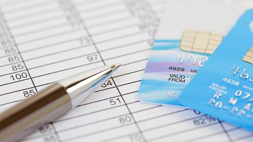 Klientka přišla o 300 tisíc. Banka má čas, nikoho nezajímá, že máte platit nájem