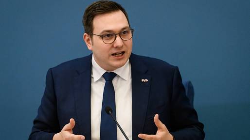 BIZAR: Před volbami jsou cílem mladí. Influenceři, streameři hostí politiky a vstupují do politiky