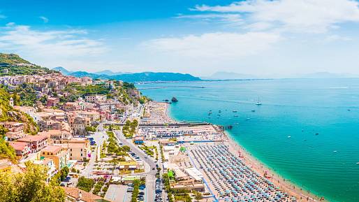 Tahle země přestává stíhat nápor turistů. Letos praská ve švech – a Češi jsou u toho