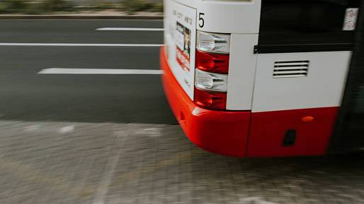 Senioři nad 65 let: Ve většině těchto městech jezdíte zdarma
