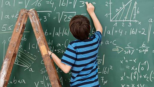 Myslíte, že jste chytří? Po (7 + 3) × (5 – 2) možná změníte názor
