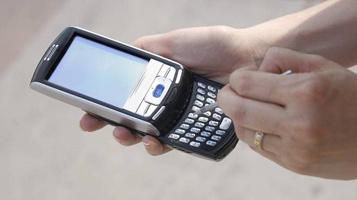 Návrat tlačítek: Lidé vyměňují smartphony za retro telefony