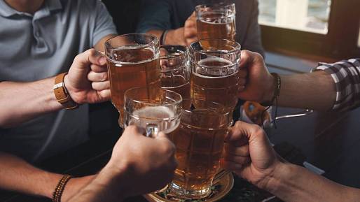 Hospodský kvíz: 10 otázek bez hádky u stolu? Vydrží prý jen 6 %