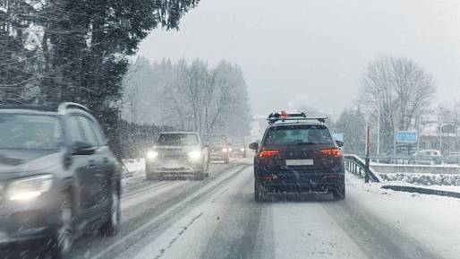 Totální zvrat v počasí: V těchto krajích zítra vypukne chaos, raději nevyjíždějte