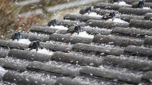 Jarní počasí končí, do Česka se valí sněhové peklo. Meteorologové vydali varování