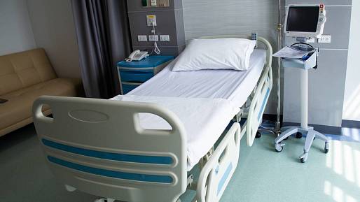 Fenomén sociálních hospitalizací: Nemocniční lůžka často blokují lidé, kteří se po vyléčení nemají kam vrátit