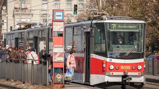 Proč mají Pražáci O tolik levnější MHD oproti zbytku republiky?