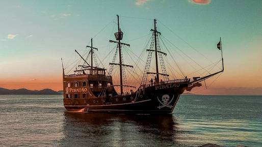 Prima dnes večer vysílá první díl Pirátů z Karibiku. Film starý 23 let se nikdy neomrzí