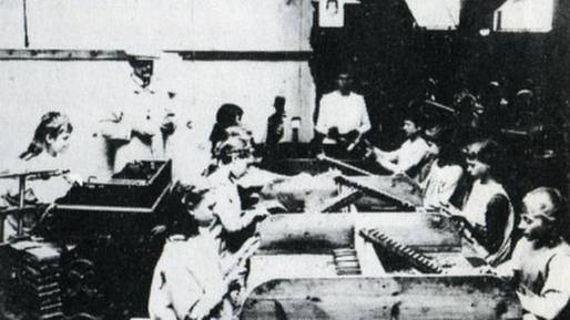 Dětská práce byla v 19. století běžnou praxí. Dnes je to zcela nepředstavitelné