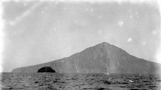Výbuch sopky Krakatoa způsobil neuvěřitelné škody na lidských životech. Zároveň byl inspirací pro Karla Čapka