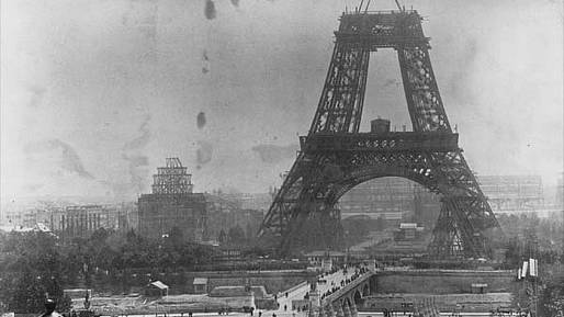 Stavba Eiffelovy věže byla naprostým unikátem. Proč ji ale Francouzi neměli rádi?