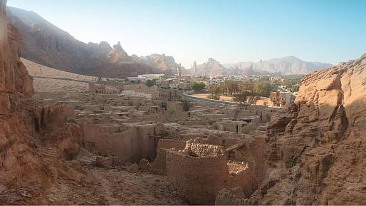 Al Ula, Saudská Arábie: Stovky neprobádaných skalních staveb a hrobek v poušti čekají na turisty