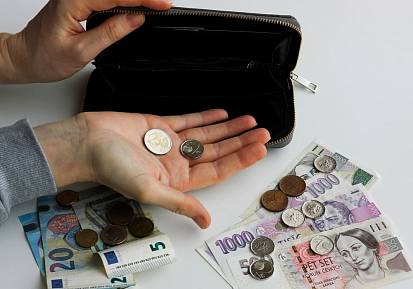 Střední třída už není pro každého. Rozhodují nejen příjmy, ale i finanční stabilita
