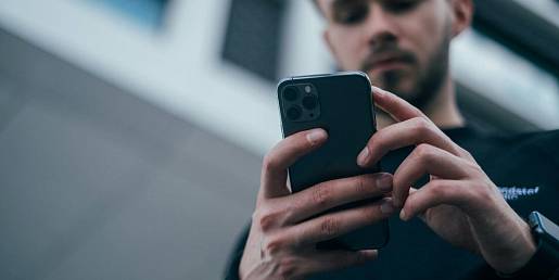 Co to znamená, když se na mobilu rozbliká modrá tečka? Zbystřete, je to důležité