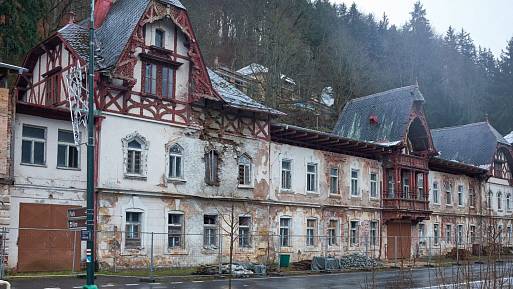 Slavné lázně Kyselka zchátraly a upadly v zapomnění. Dnes se do nich pomalu vrací život