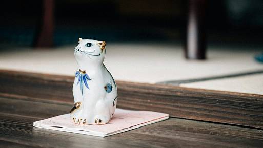 Komu se doma práší na tohoto porcelánového pejska a kočičku, má dnes od sběratelů 50 000 Kč v kapse