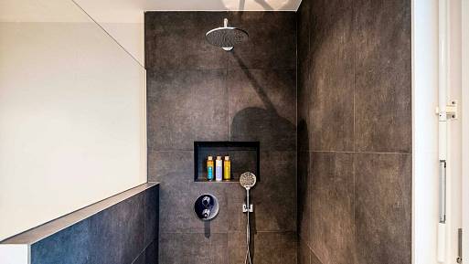 Walk-in sprcha promění domov v soukromé wellness, má ale také nevýhody