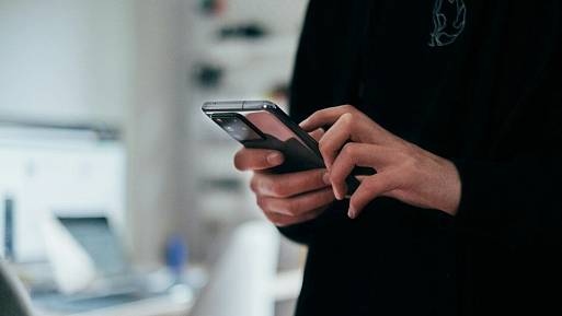 Tato aplikace v mobilu vás šmíruje a celému okolí vyzvoní, kde jste. Vypnout se dá na 5 stisknutí