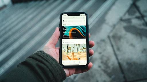 Co všechno o vás ví chytrý telefon a jak šmírácké funkce vypnout