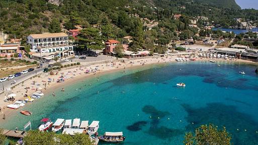 Prožila jsem na dovolené vášnivou noc s číšníkem v hotelu. Následky si nesu dodnes