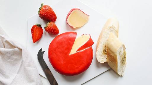 Proč mají sýry Babybel červený obal? Pro 90 % Čechů to bude velkým překvapením