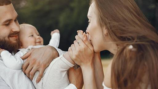 Dědí dítě inteligenci po otci, nebo po matce? Odpověď vědců není jednoznačná
