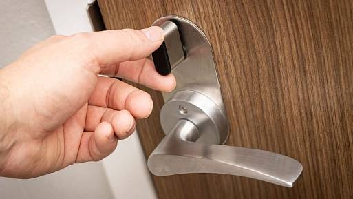 Otevřené, nebo zavřené? Jak nechávat dveře do koupelny po sprchování. Toto tvrdí odborníci