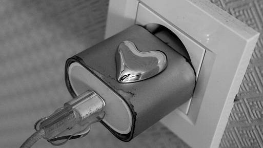 Chytré zásuvky mění domácnosti: Co přináší nové řešení místo klasických elektroinstalací