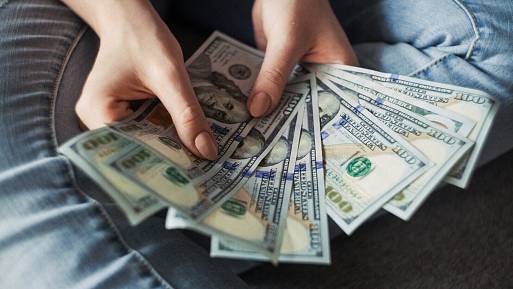 Manželský pár vyhrál 3,27 miliard korun. Polovinu z toho rozdali