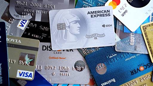 Všichni, co mají karty VISA, měli by zbystřit. Banky chystají velké změny