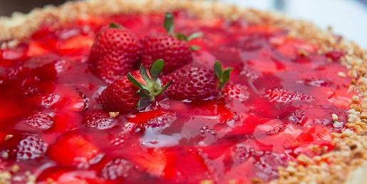 Nepečené jahodové řezy: Nejlepší letní recept našich babiček. Hotový je bleskem a náklady minimální