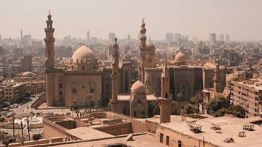 Dovolená v krizovém režimu: Egypt omezuje noční život a zavádí plánované výpadky elektřiny, aby odvrátil ekonomický kolaps