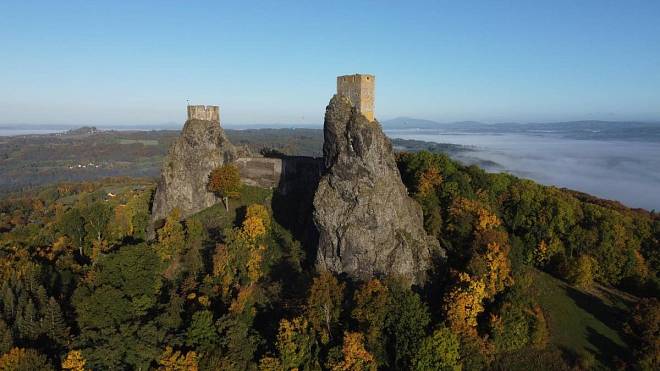 Pohnutá historie, legendy a děsivé podzemí. Nejtajemnější český hrad je nejkrásnější na podzim