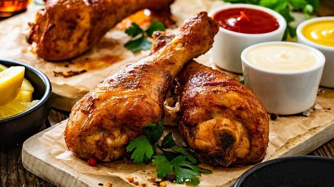 Nemáte v mrazáku kuřecí paličky z Lidlu? Může v nich být salmonela, rozhodně je nejezte
