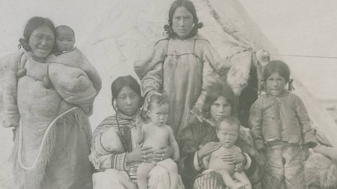 Inuitka, která potratila, musela dodržovat rok nepředstavitelně tvrdé zákazy. Zvýhodněné byly ženy po pátém porodu