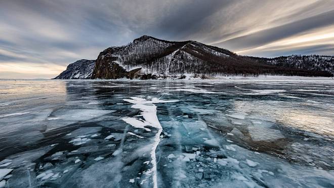 Tajemství jezera Bajkal. V 80. letech zde byly pozorovány podivné postavy žijící pod hladinou vody