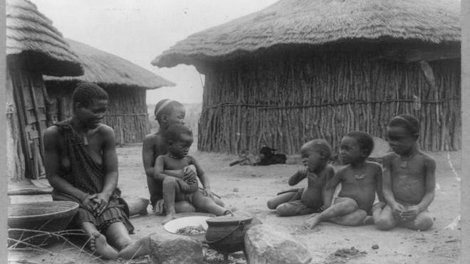 Africké kmeny: Levobočka či sirotka se ujme skupina, jež je pro ně vším. Vyloučí-li jej, dítě je odsouzeno ke smrti